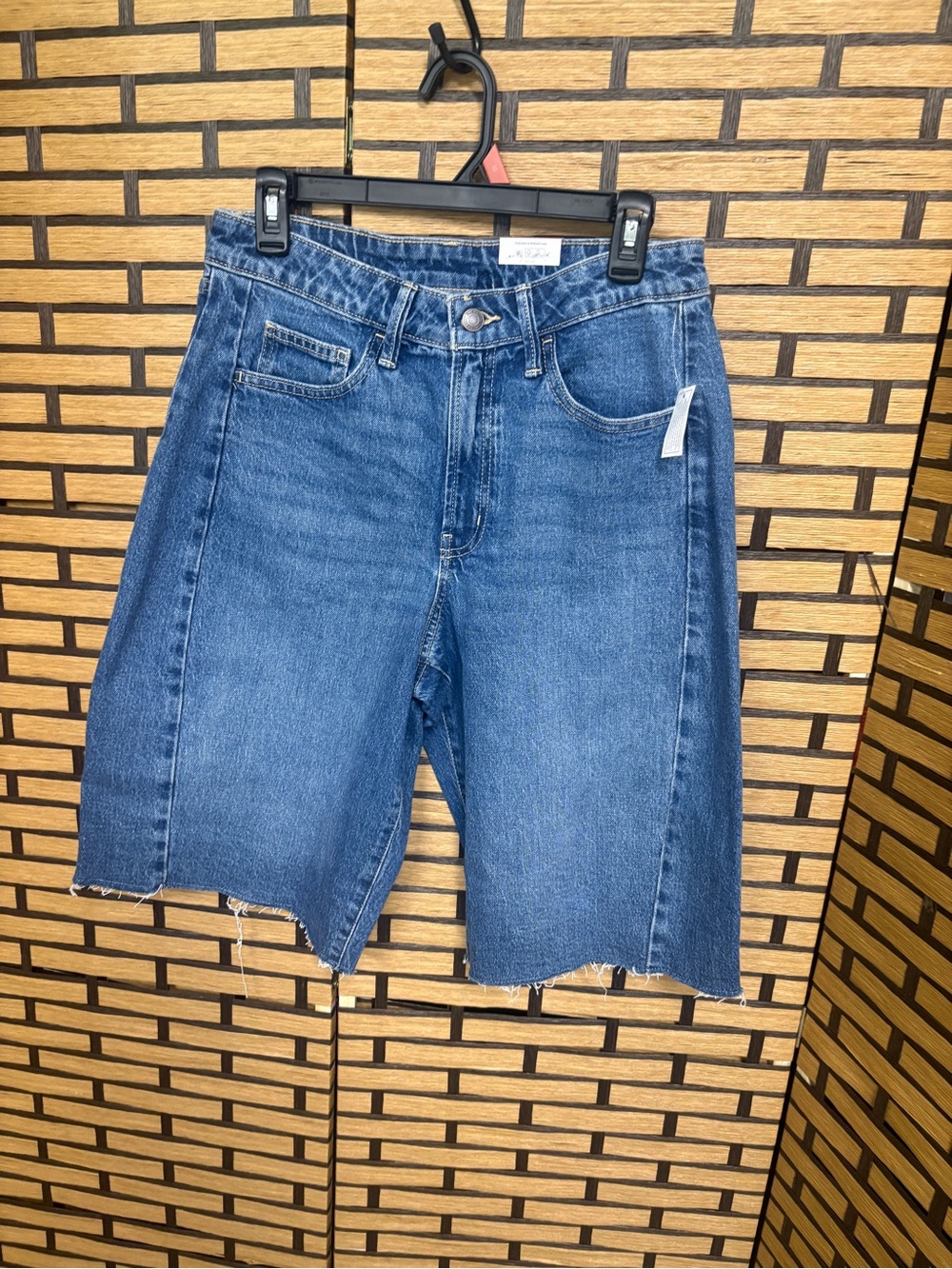 Time and tru high rise denim barrel leg Bermuda shorts size 8